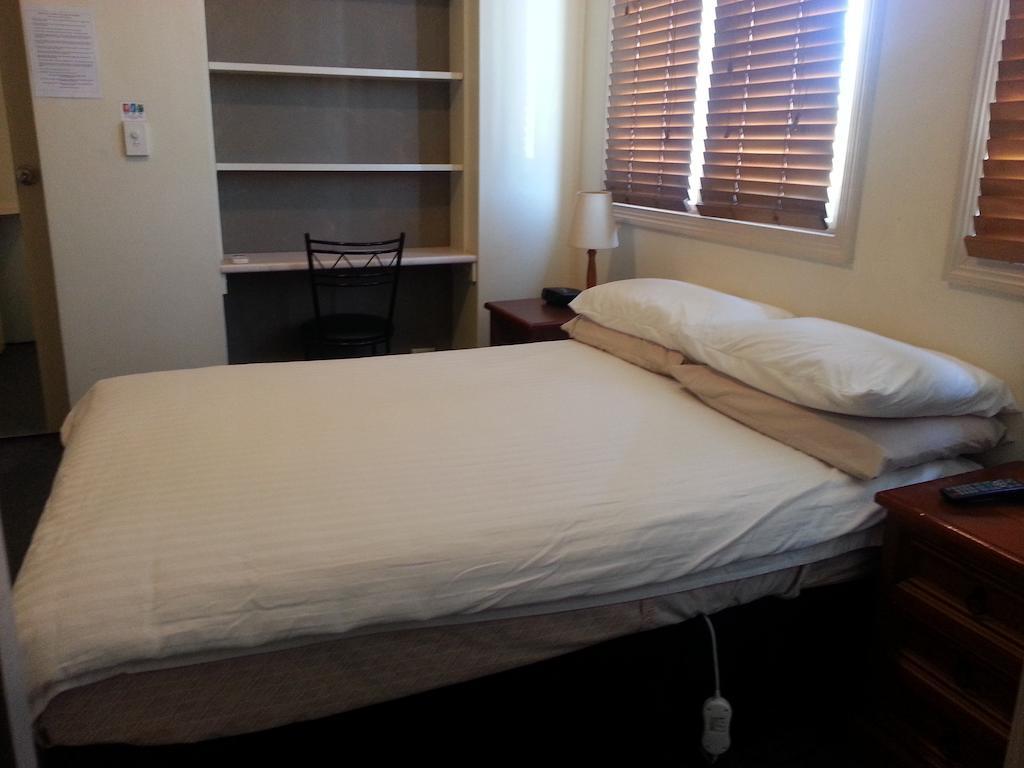 Ashfield Manor Sydney Hotel Стая снимка